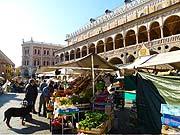 Piazza delle Frutta in Padua (©Foto: Anke Sieker)